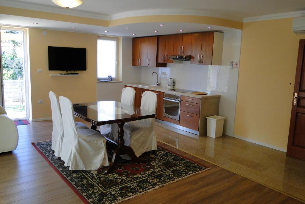 Apartments Villa Ela Ουμάγκ Δωμάτιο φωτογραφία